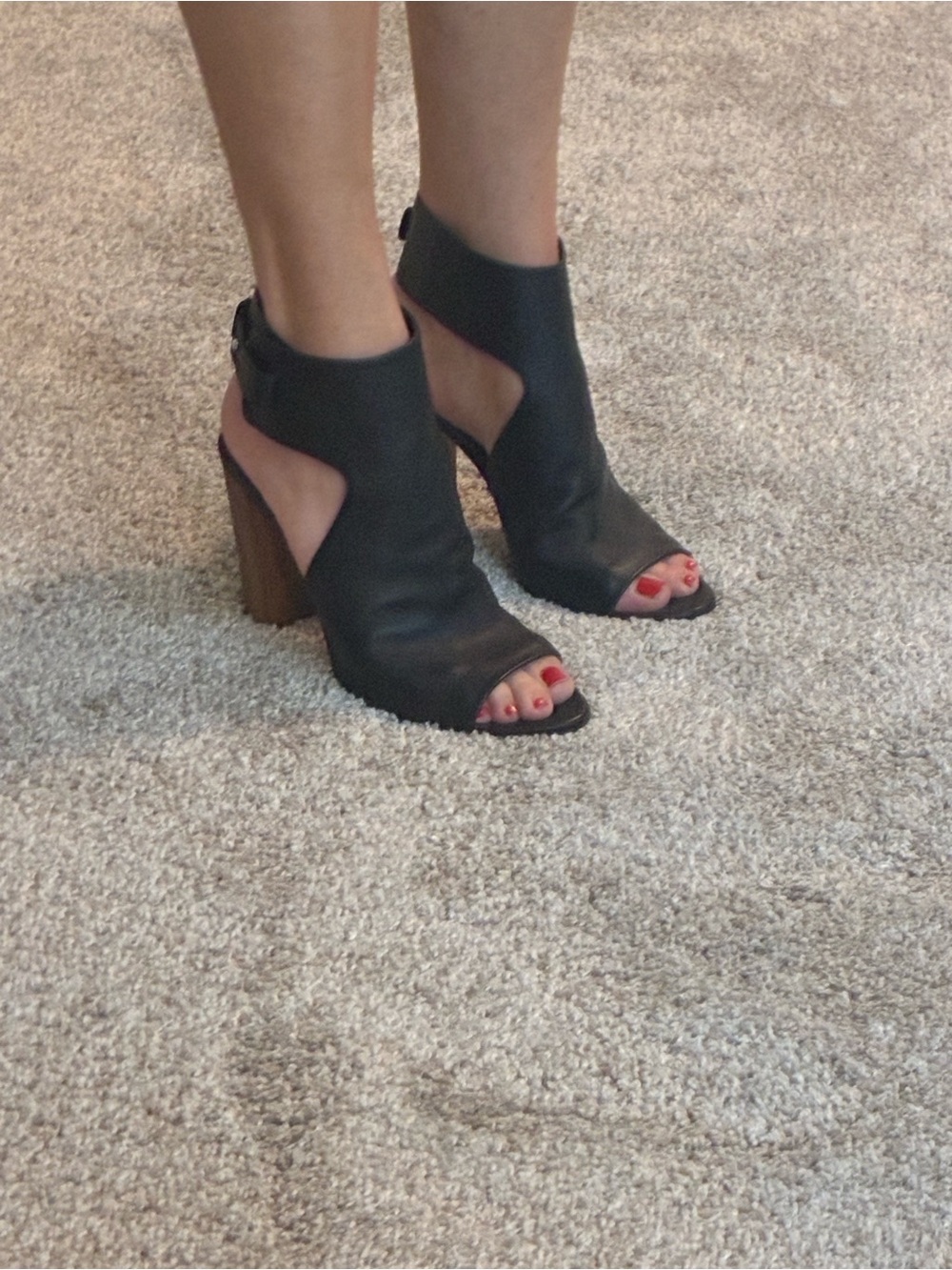 Like new Vince Black Open-Toe Block Heel Sandals - Women's